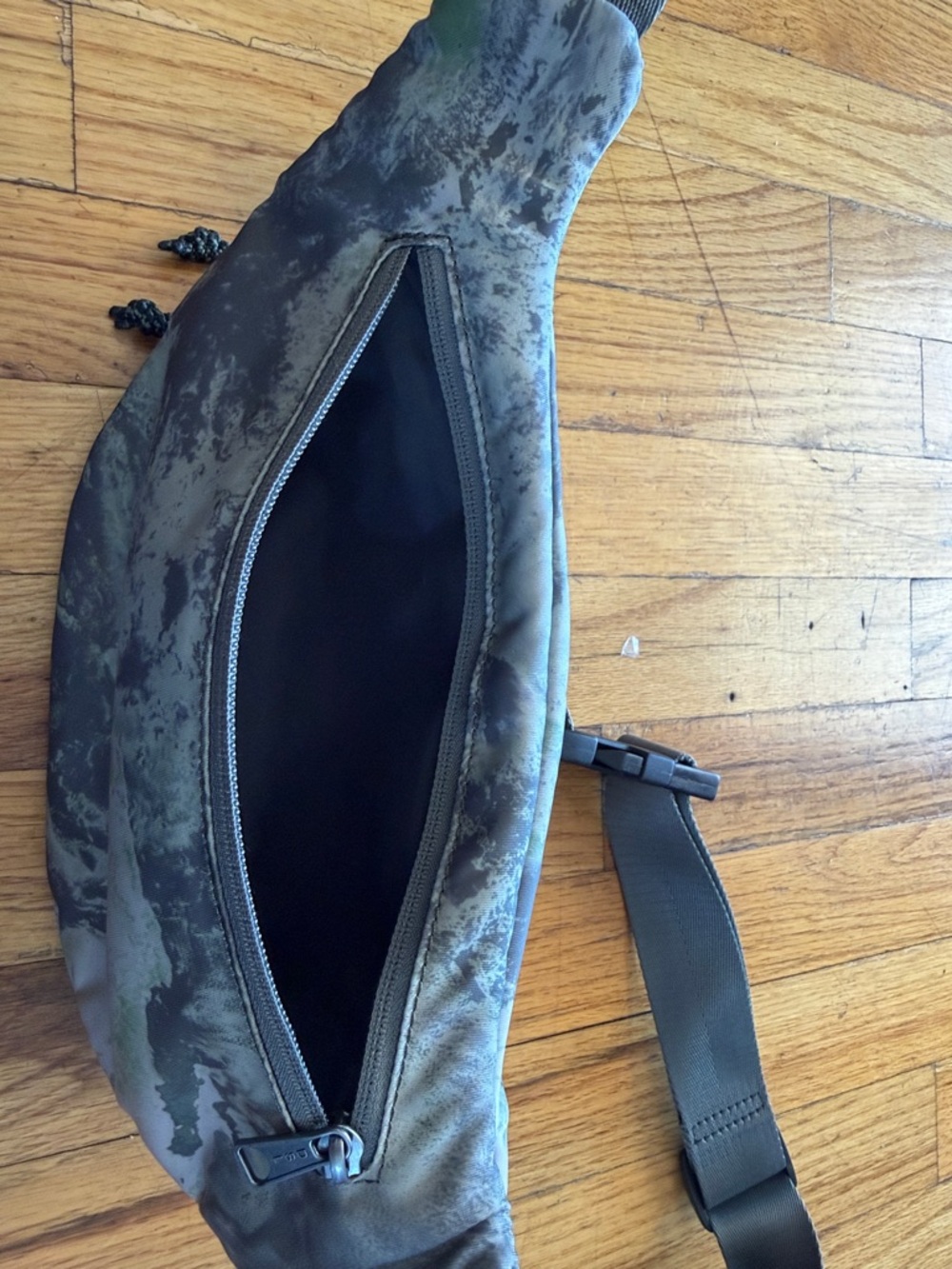 Diesel Gray and Green Camouflage Belt Bag with Red Logo Patch - Picture 5 of 5